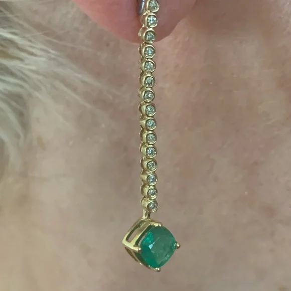 14k emerald and diamond earrings. - Picture 3 of 7
